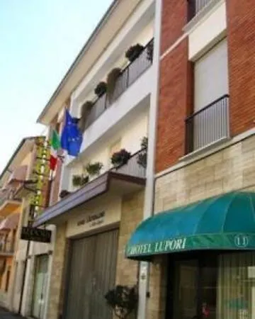 Lupori Hotel 2*
